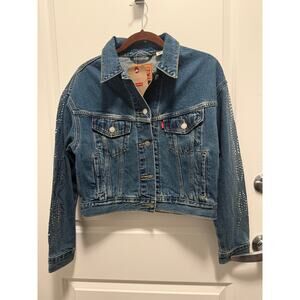 LEVI’S® Women's Shrunken 90's Trucker Jacket ringtones on sleeves!